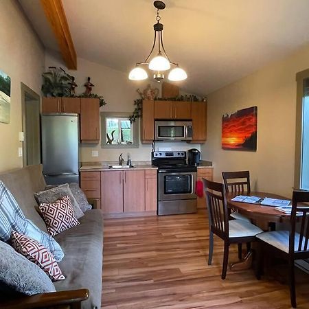 Cozy Corner Cottage Port Renfrew Buitenkant foto